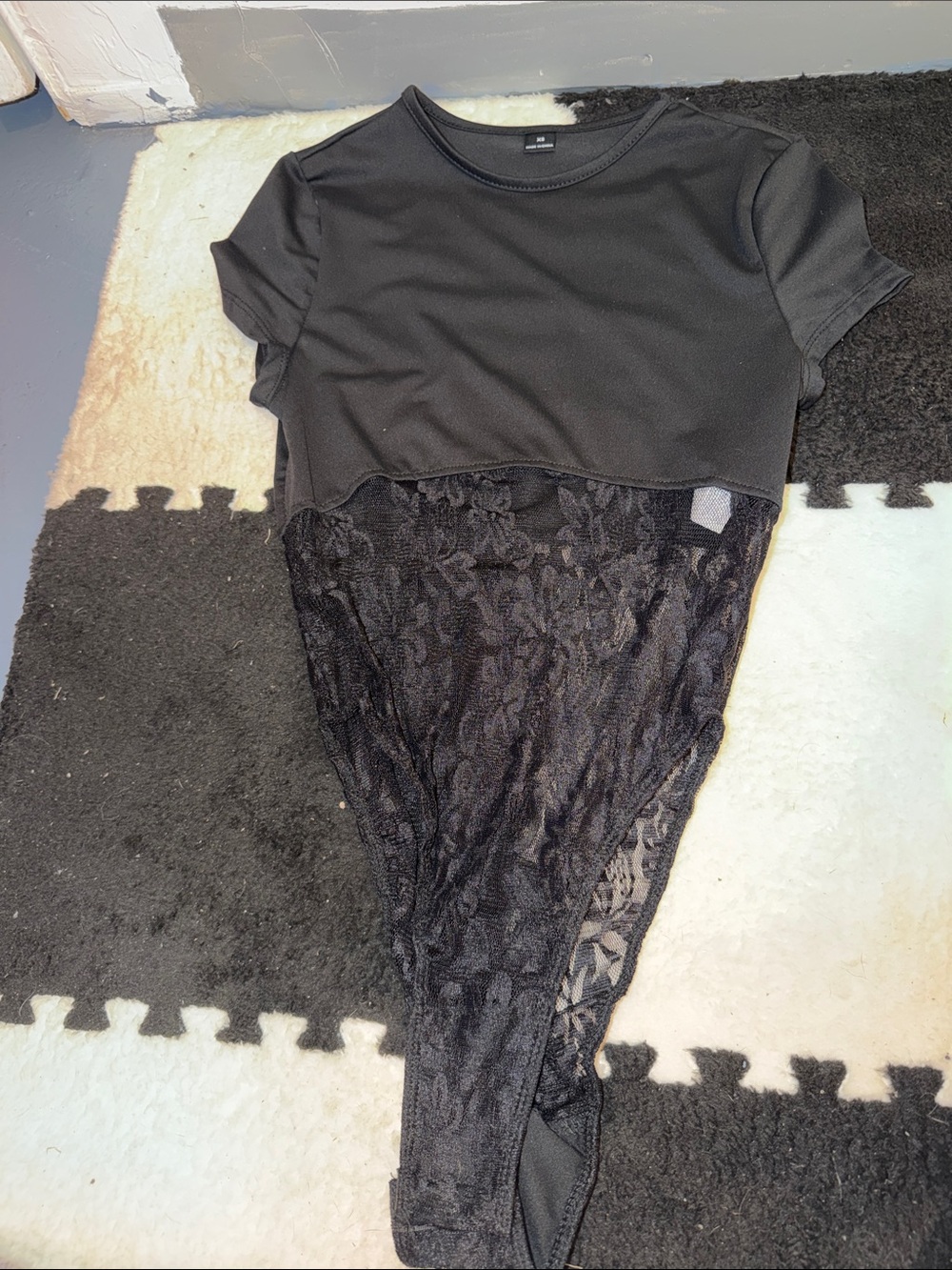 SHEIN Black Short Sleeve Lace Paneled Bodysuit